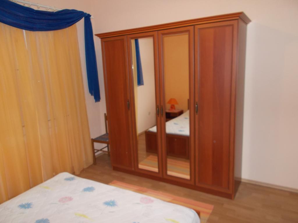 Apartments Makaus Kampor Habitación foto